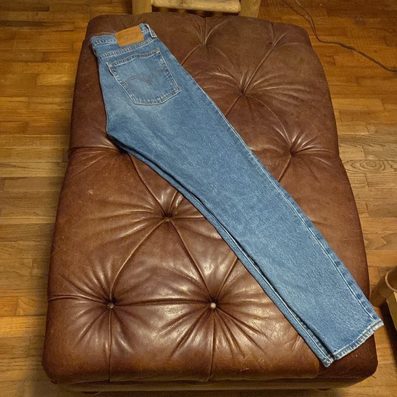 Levi's wedgie style water less button up closure jeans EUC - Picture 7 of 8